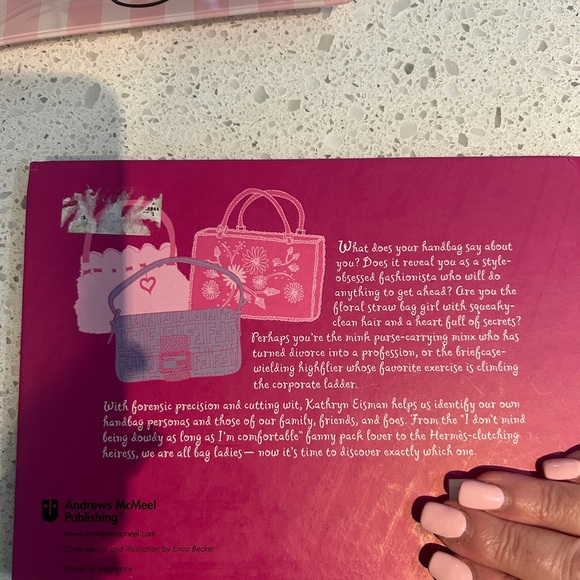 Pink 'Accessorize' Decorative Tray & book - “How to tell a woman by her handbag” - Picture 4 of 6